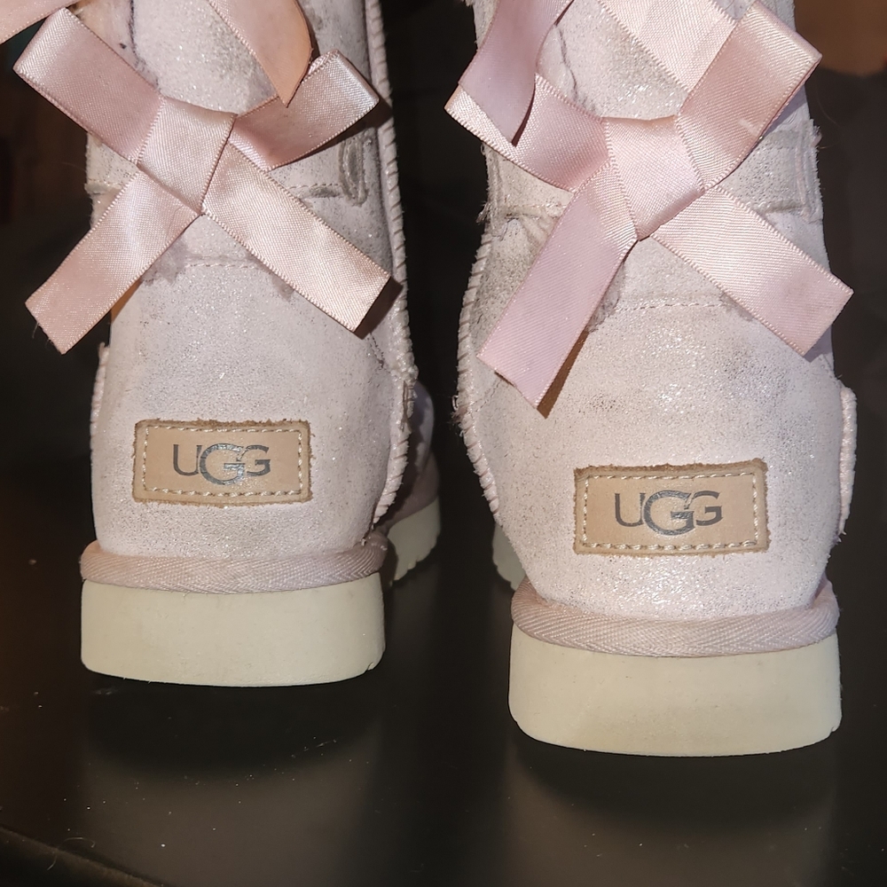 Pink bow uggs - Picture 2 of 4